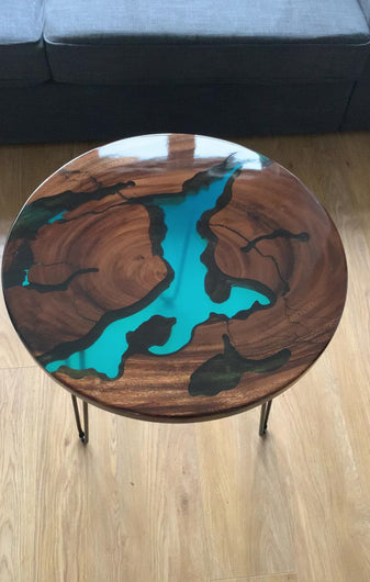 detailed video of stunning walnut river resin table with gloss finish 